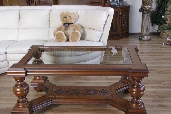 Журнальный стол из дуба