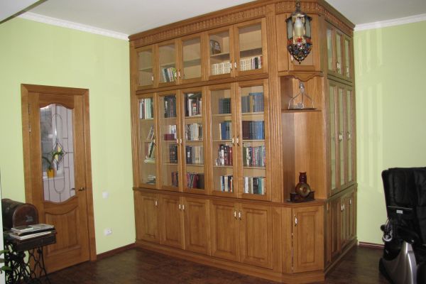 Книжный шкаф из дуба